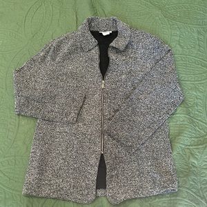 Gorgeous Womens zip up blazer.